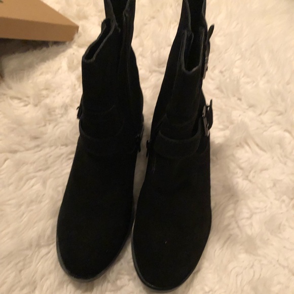 Le Chateau boots - Picture 2 of 5